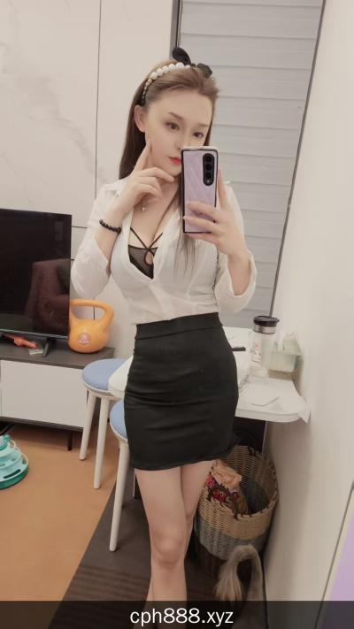 高颜黑丝巨乳丹妮