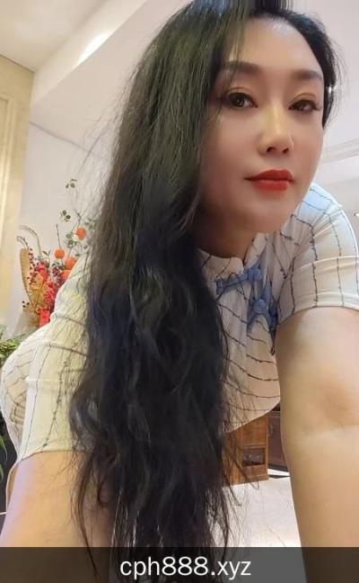 潮喷毒龙丰满骚货