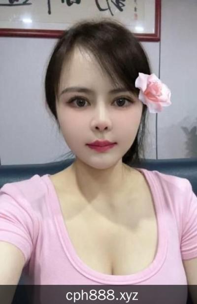 大奶榨汁少妇