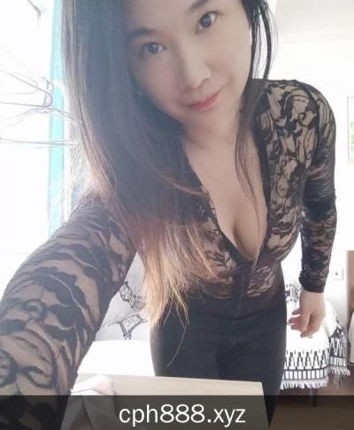 野战轻熟老板娘