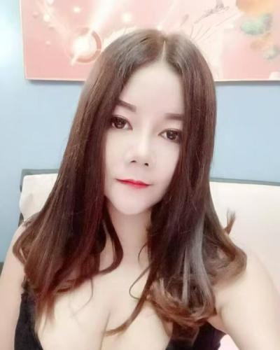 大胸肥臀小姐姐