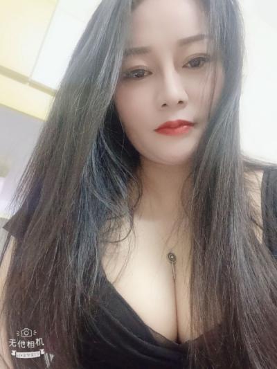 越秀新人大波水多姐姐服务-佩佩