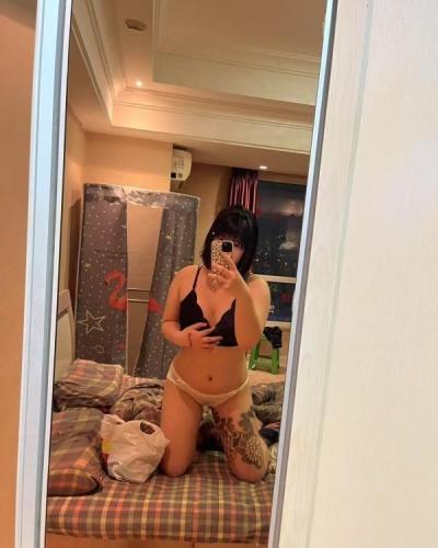 纹身小妹