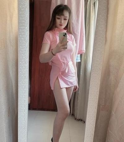 高颜值少女性感饱满