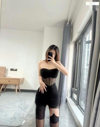 长腿黑丝诱惑骚货