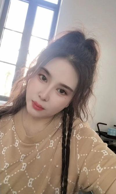 巨汝莉莉