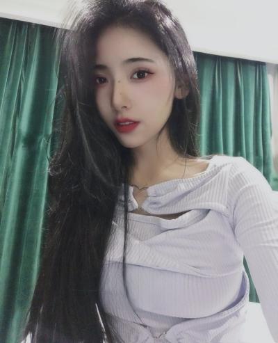 大长腿高挑气质美女