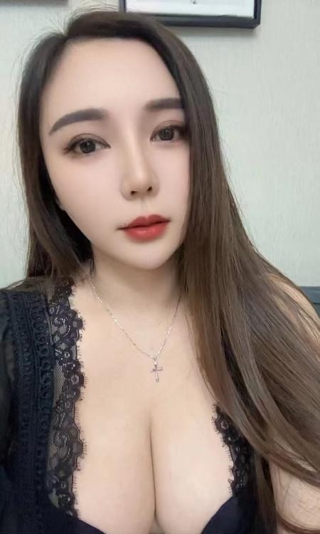西安大奶吸精少妇
