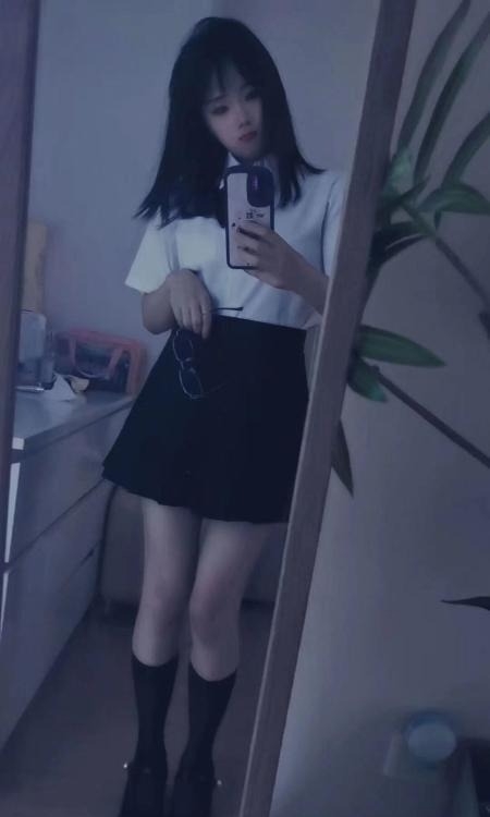 眼镜妹萌萌