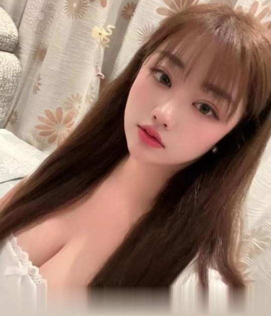 散发青春气息的大胸小嫩妹