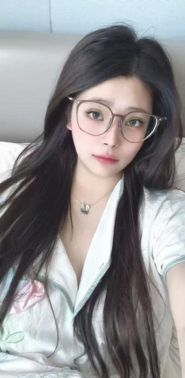 丰满巨乳骚货