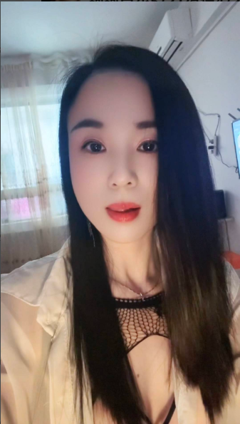 福田珂珂天生逼紧会喷水-珂珂